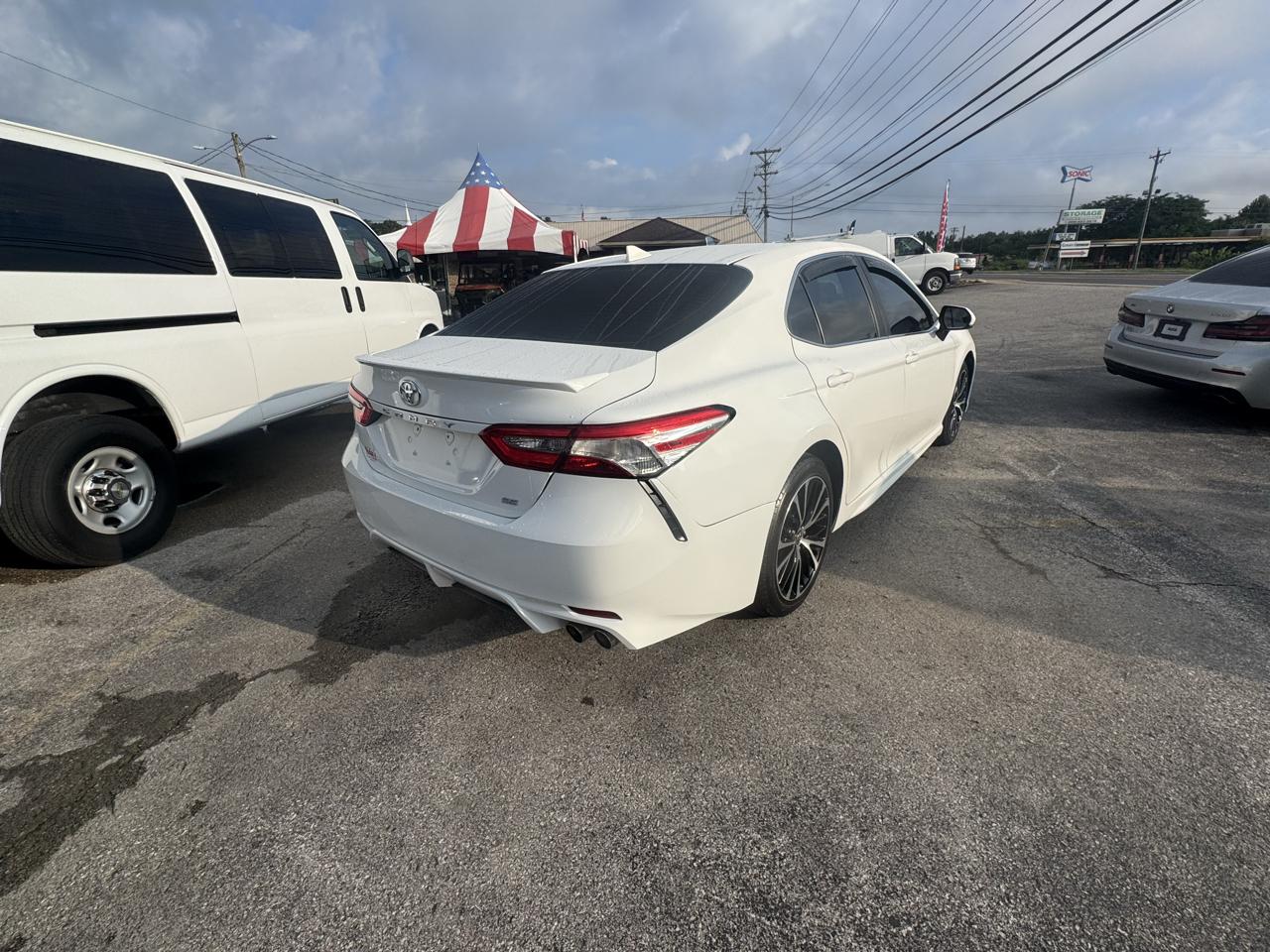 Toyota Camry SE Auto (Natl) 2020