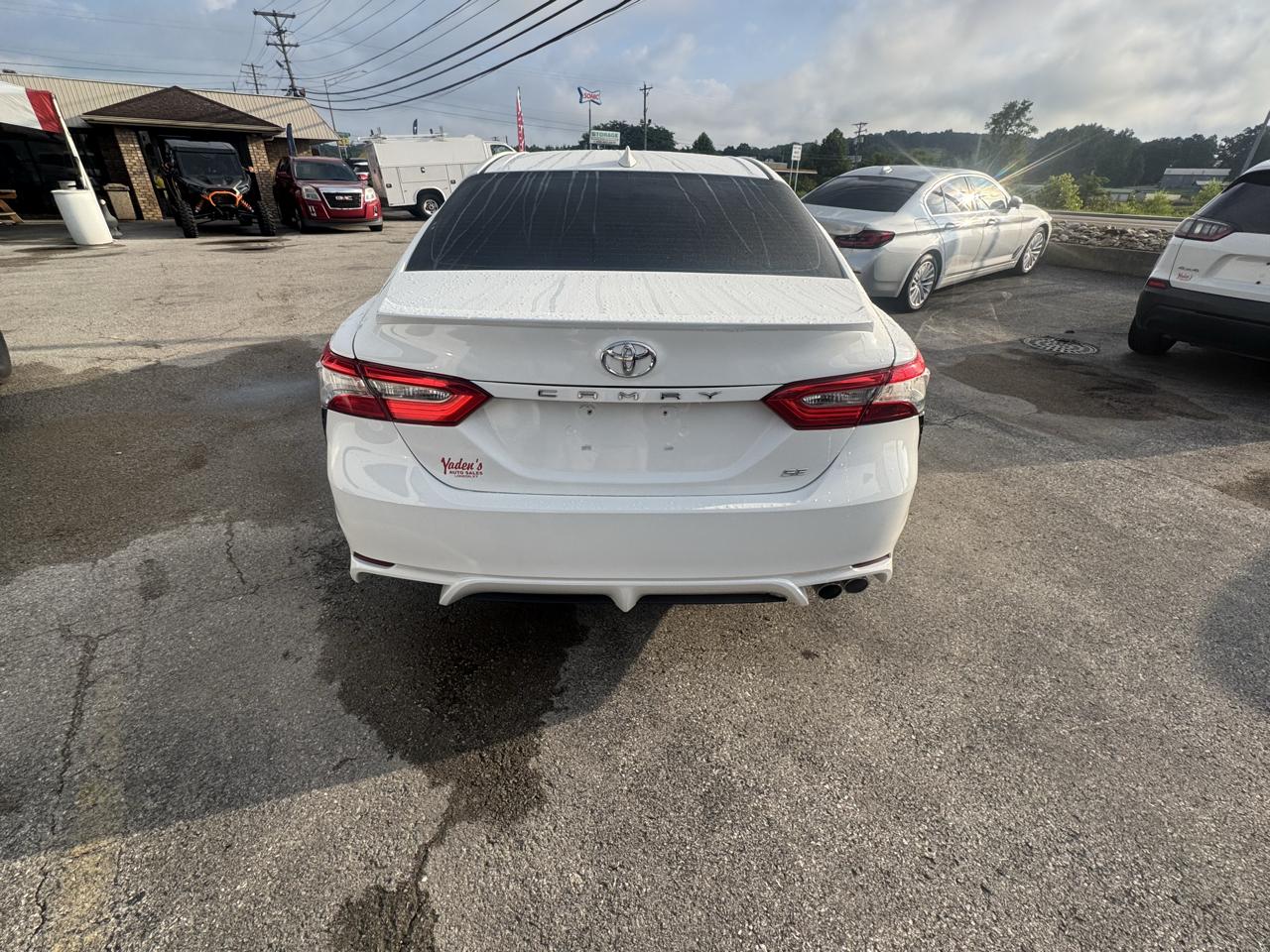 Toyota Camry SE Auto (Natl) 2020