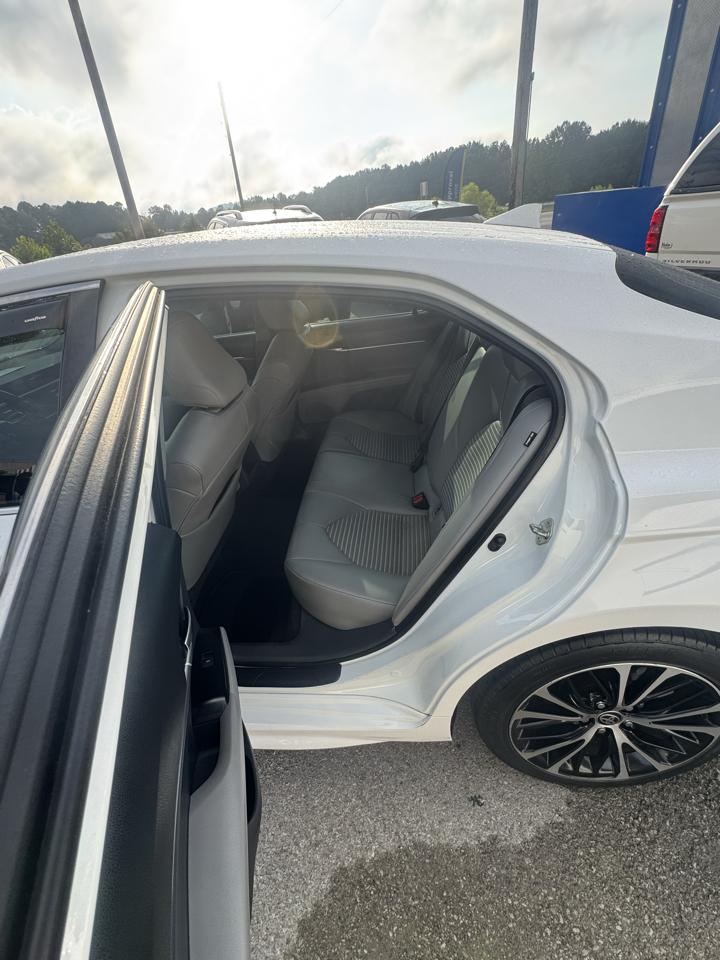 Toyota Camry SE Auto (Natl) 2020