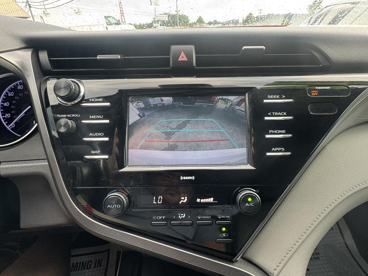Toyota Camry SE Auto (Natl) 2020