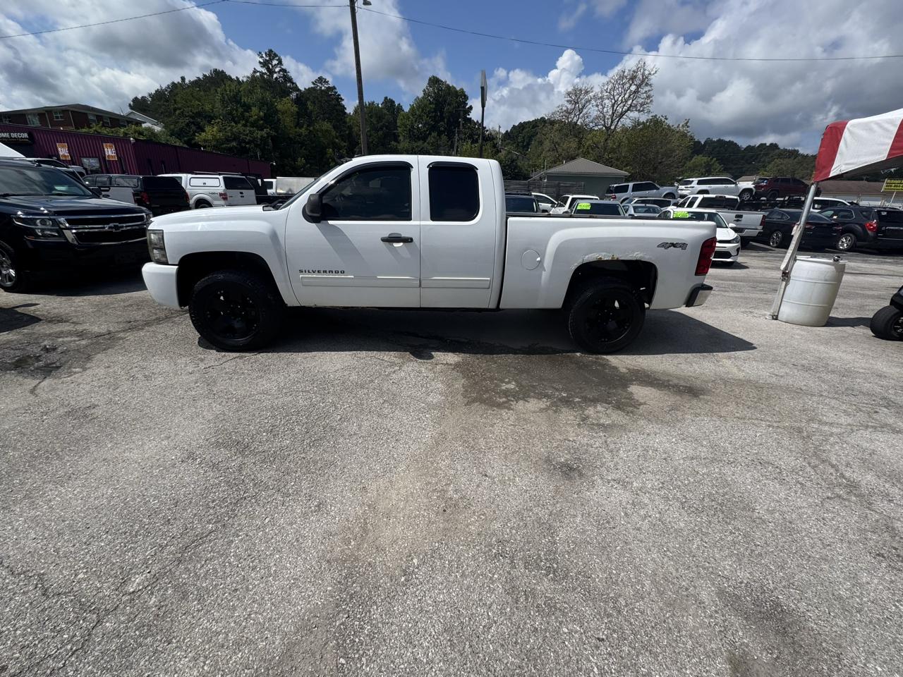 Chevrolet Silverado 1500 4WD Ext Cab 143.5" LS 2011