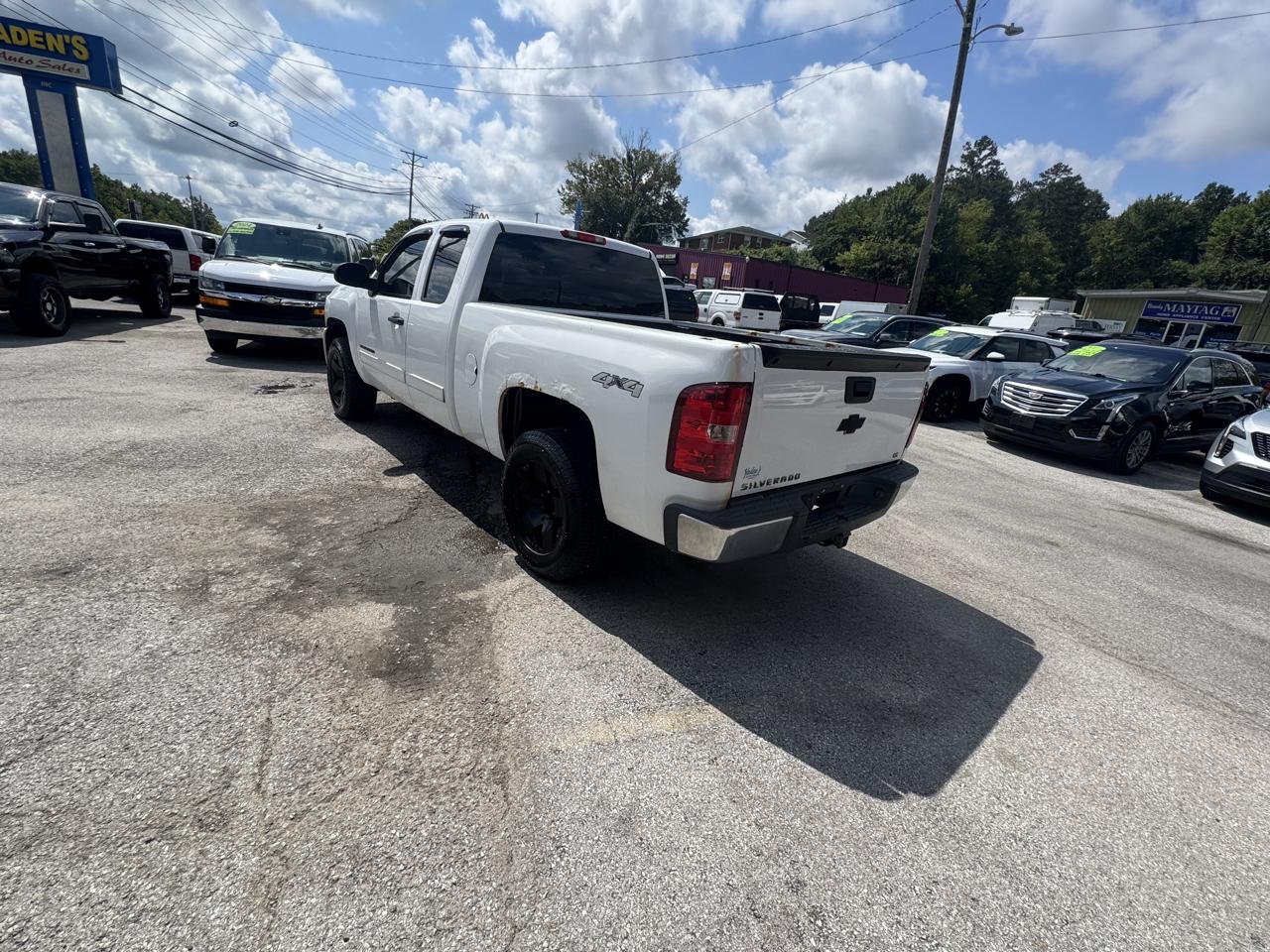 Chevrolet Silverado 1500 4WD Ext Cab 143.5" LS 2011