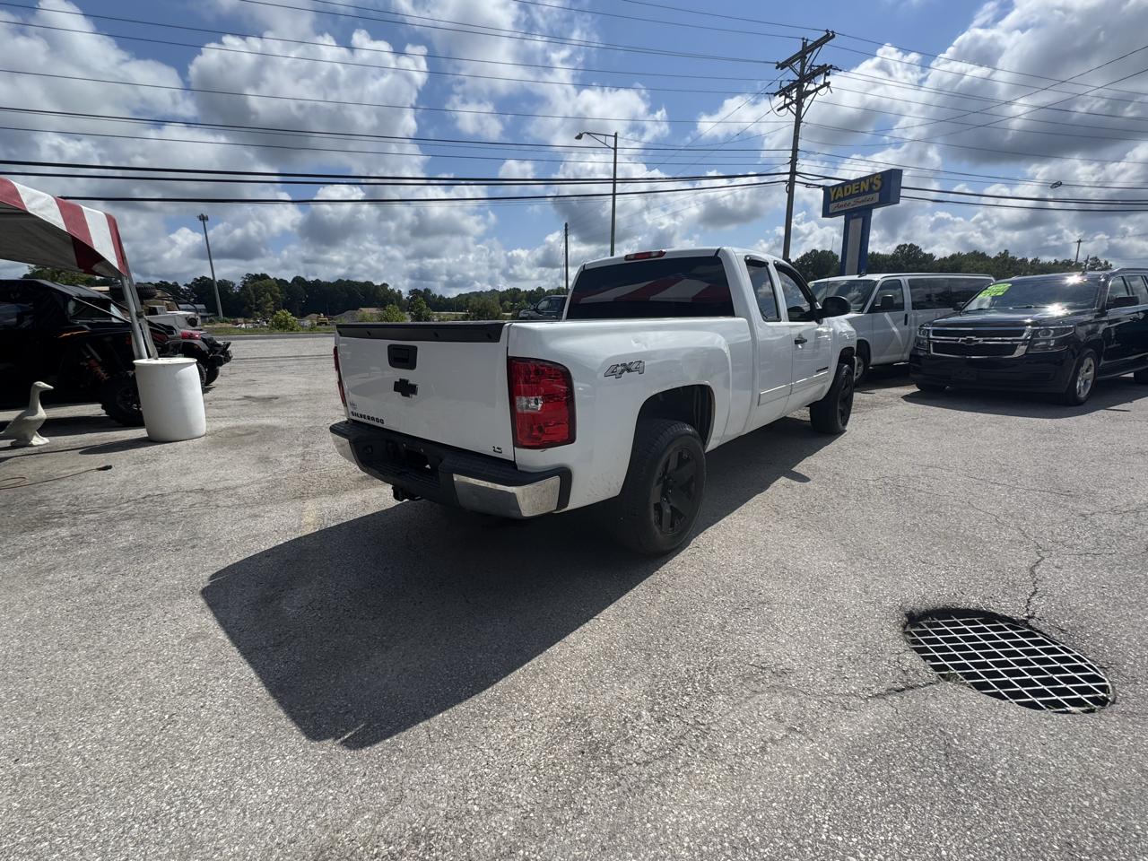 Chevrolet Silverado 1500 4WD Ext Cab 143.5" LS 2011