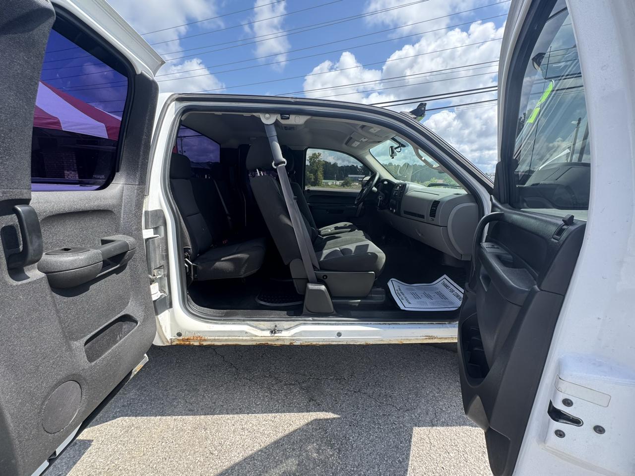Chevrolet Silverado 1500 4WD Ext Cab 143.5" LS 2011