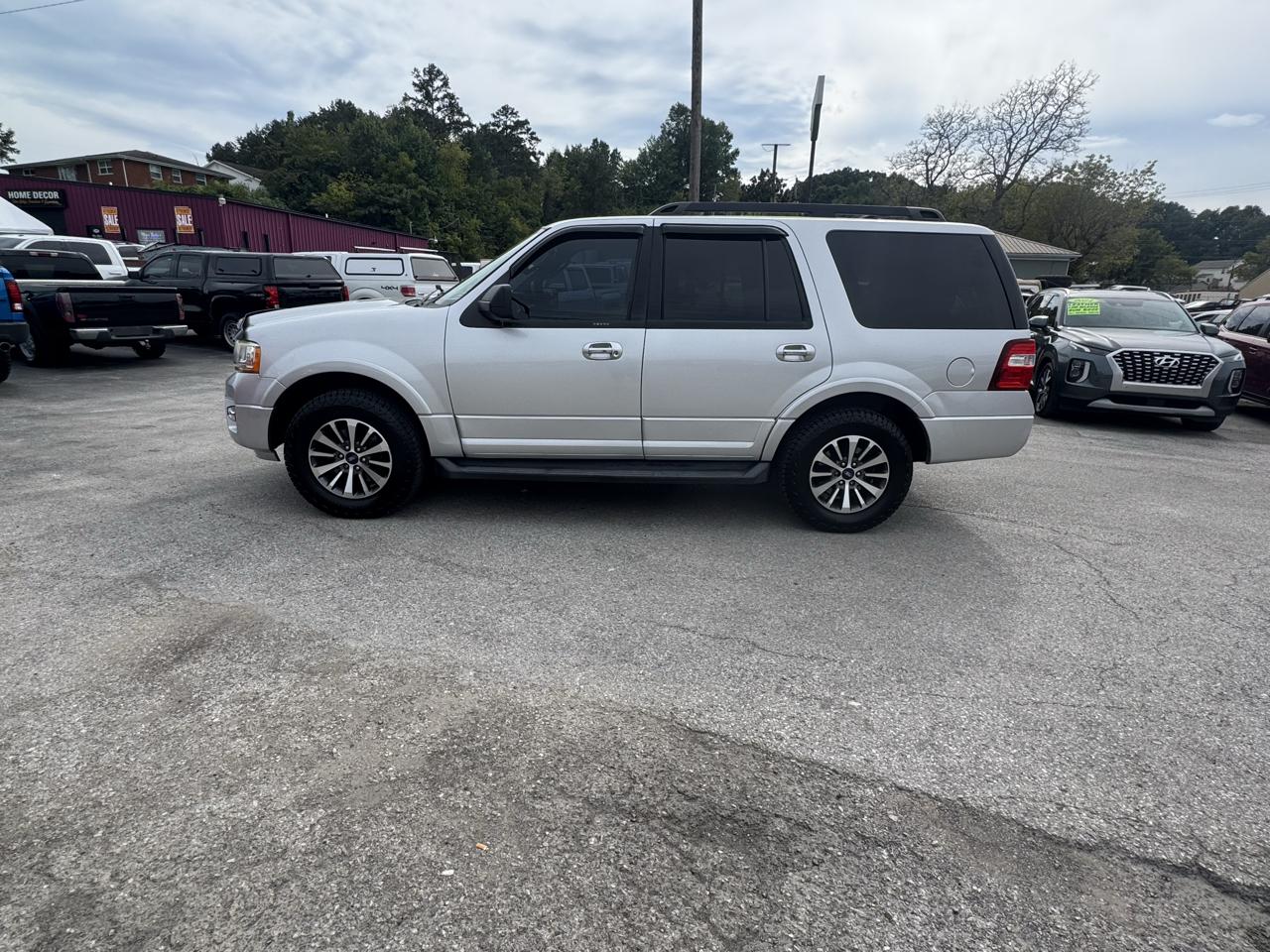 Ford Expedition 2WD 4dr XLT 2017
