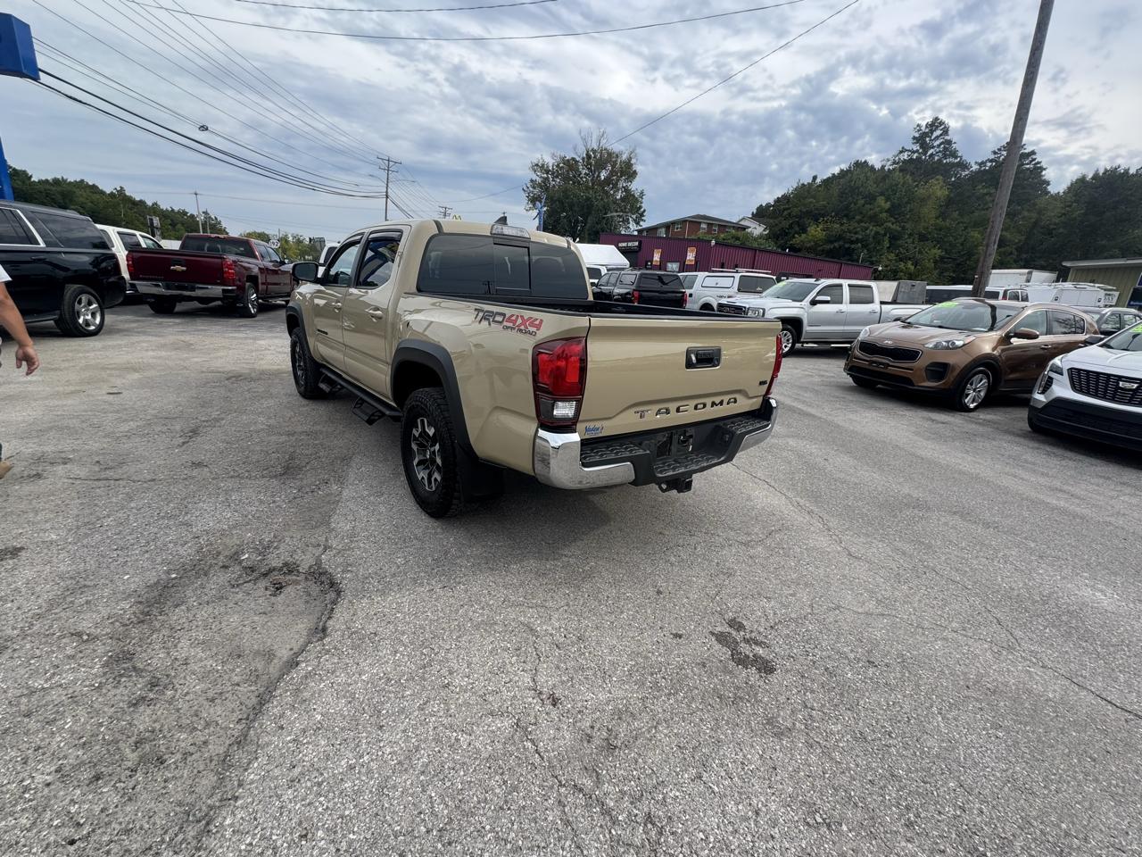 Toyota Tacoma 4WD TRD Off Road Double Cab 5' Bed V6 MT (Natl) 2019