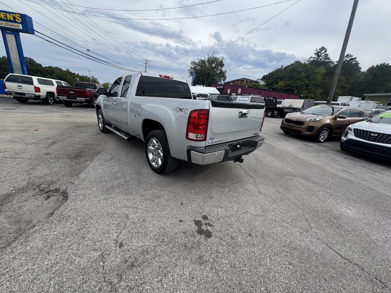 GMC Sierra 1500 4WD Ext Cab 143.5" SLT 2013
