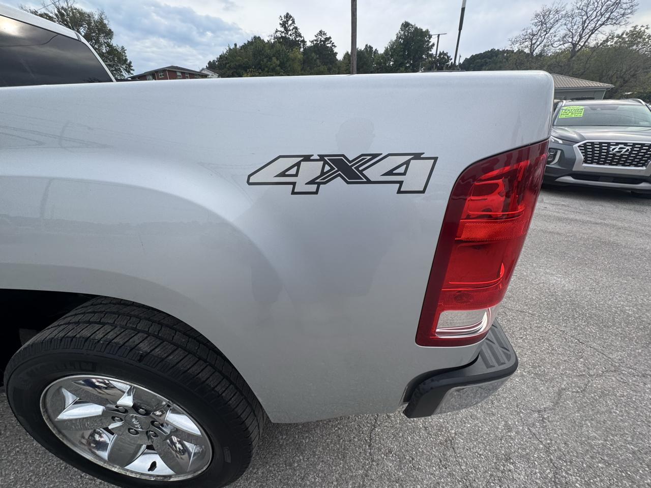 GMC Sierra 1500 4WD Ext Cab 143.5" SLT 2013