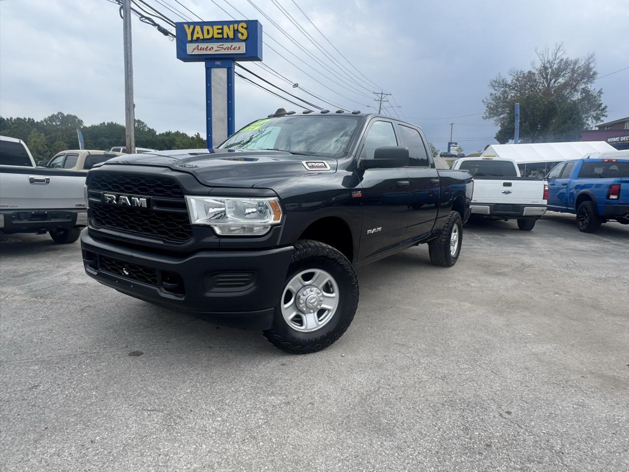 RAM 2500 Tradesman 4x4 Crew Cab 6'4" Box 2020
