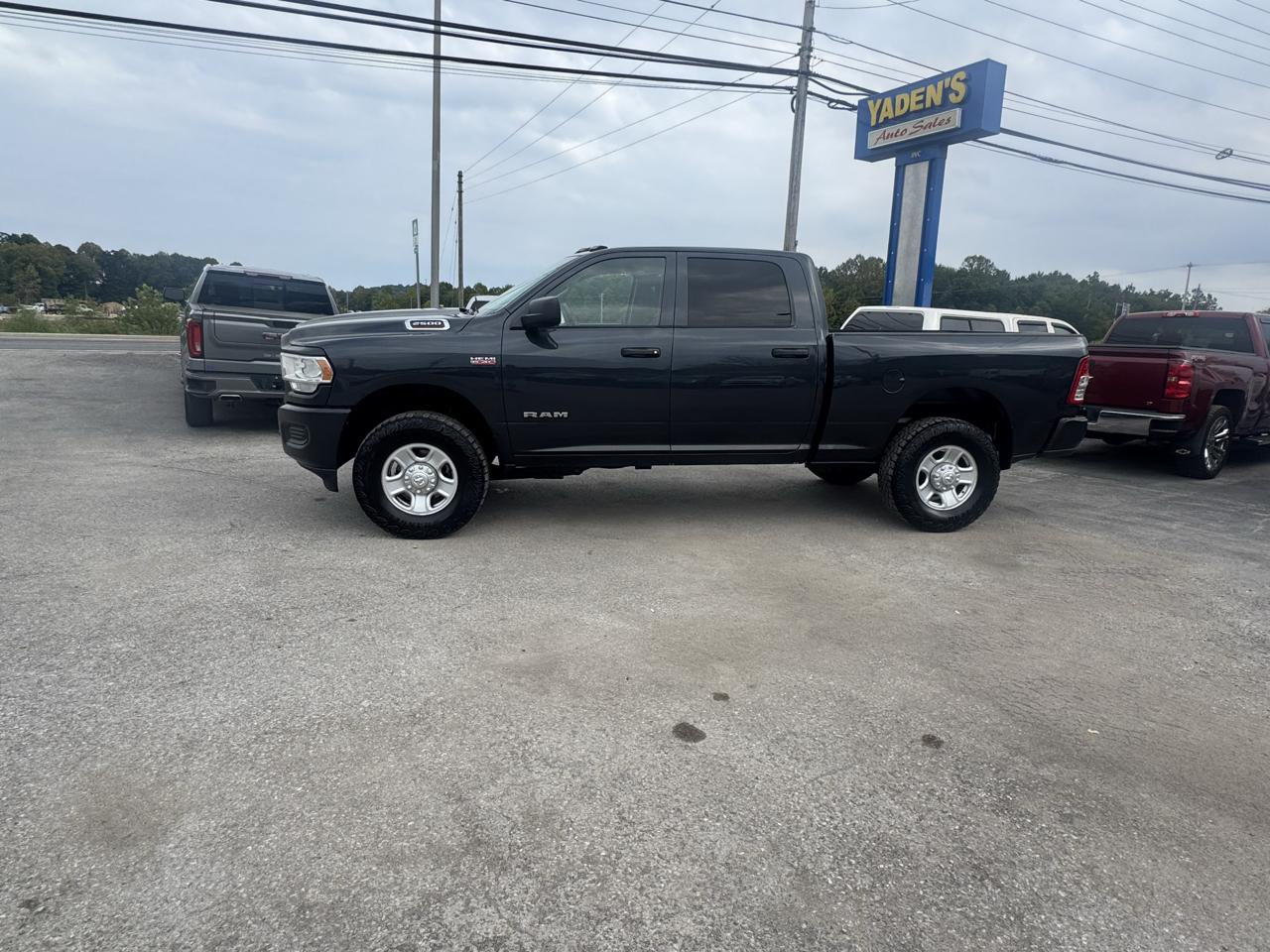RAM 2500 Tradesman 4x4 Crew Cab 6'4" Box 2020