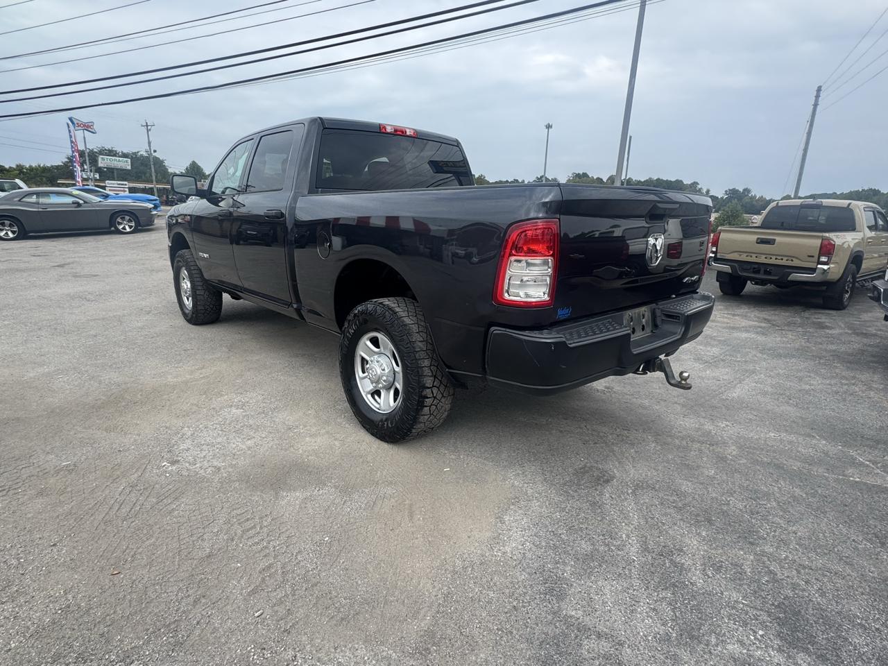 RAM 2500 Tradesman 4x4 Crew Cab 6'4" Box 2020