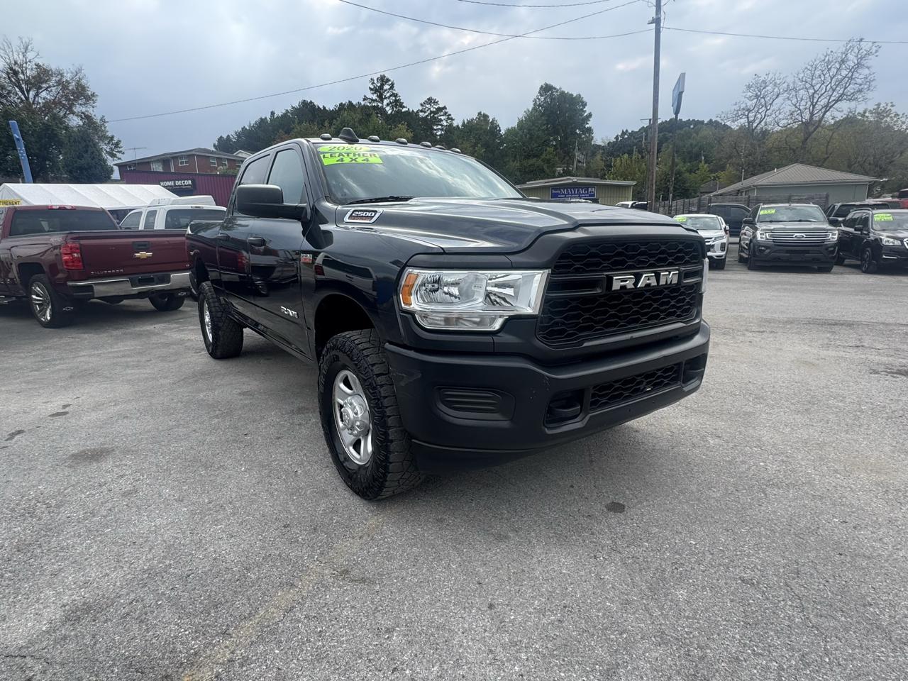 RAM 2500 Tradesman 4x4 Crew Cab 6'4" Box 2020