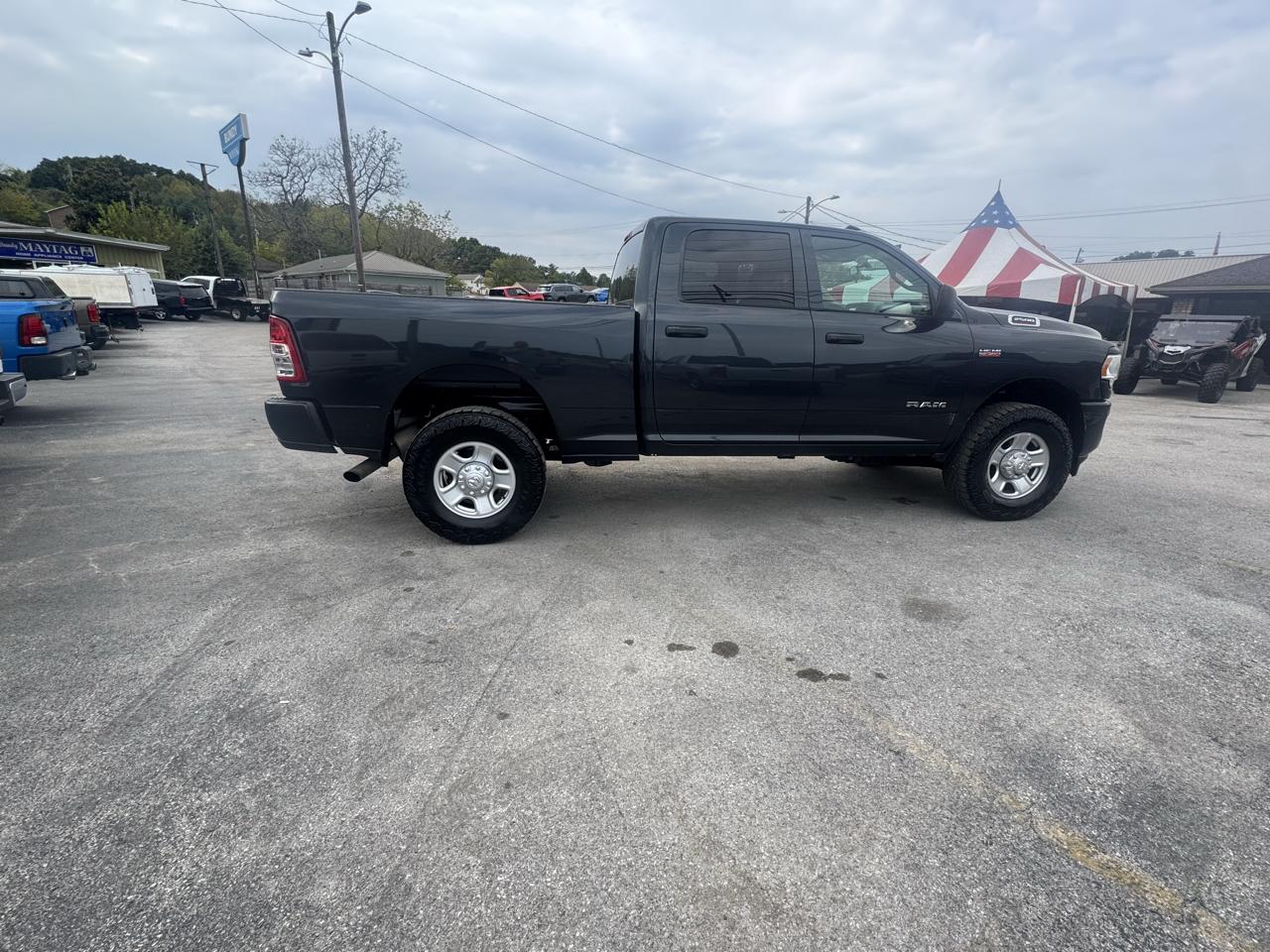 RAM 2500 Tradesman 4x4 Crew Cab 6'4" Box 2020