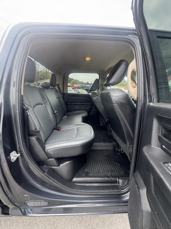 RAM 2500 Tradesman 4x4 Crew Cab 6'4" Box 2020