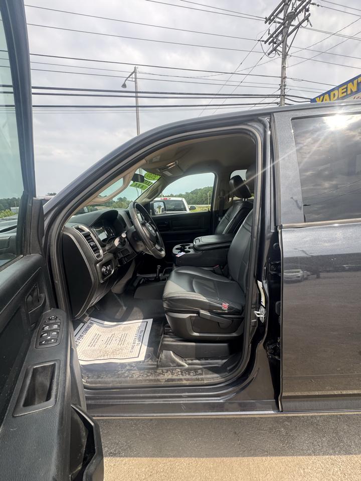 RAM 2500 Tradesman 4x4 Crew Cab 6'4" Box 2020