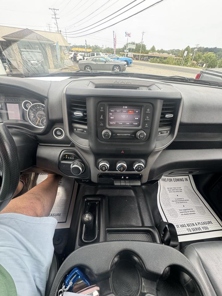 RAM 2500 Tradesman 4x4 Crew Cab 6'4" Box 2020