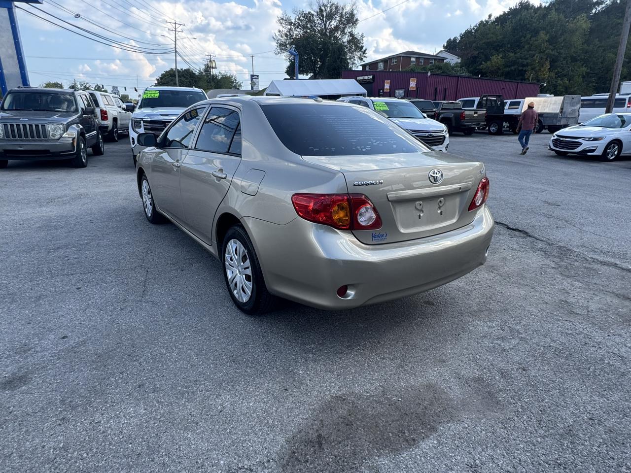 Toyota Corolla 4dr Sdn Auto LE (Natl) 2010