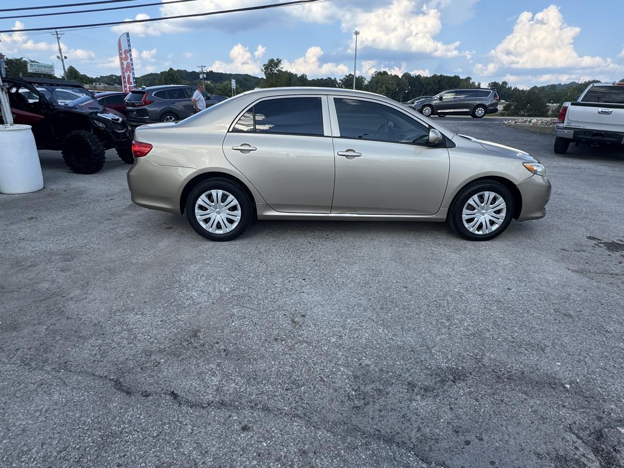 Toyota Corolla 4dr Sdn Auto LE (Natl) 2010