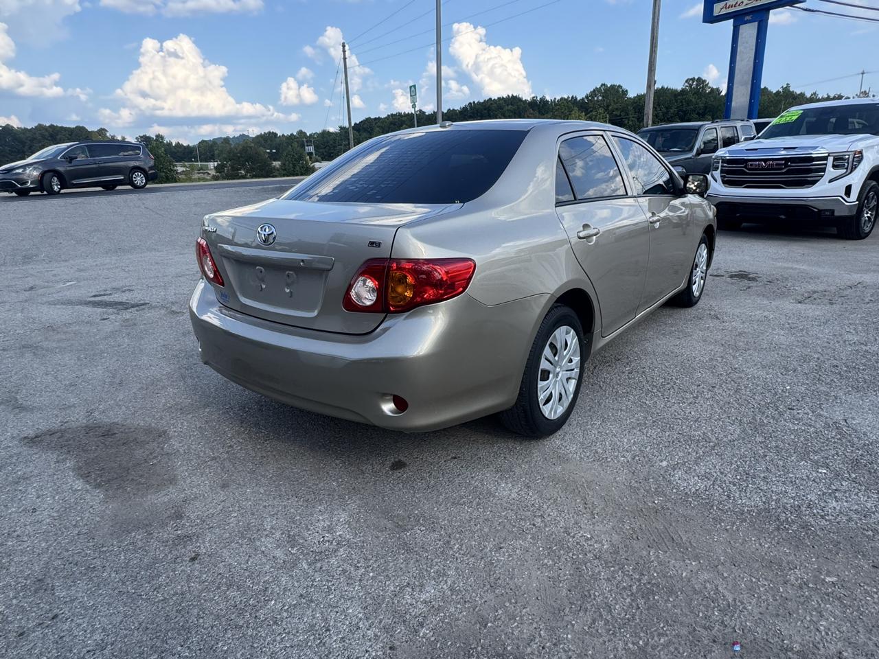 Toyota Corolla 4dr Sdn Auto LE (Natl) 2010
