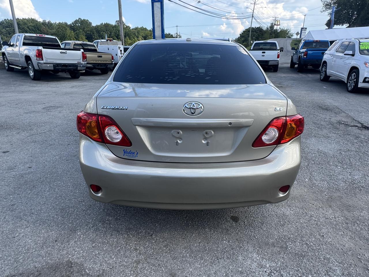 Toyota Corolla 4dr Sdn Auto LE (Natl) 2010