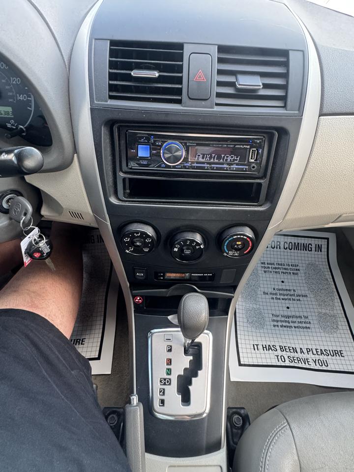 Toyota Corolla 4dr Sdn Auto LE (Natl) 2010