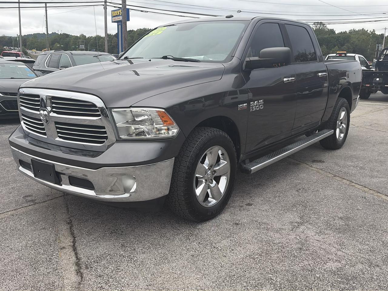 RAM 1500 4WD Crew Cab 140.5" Big Horn 2015