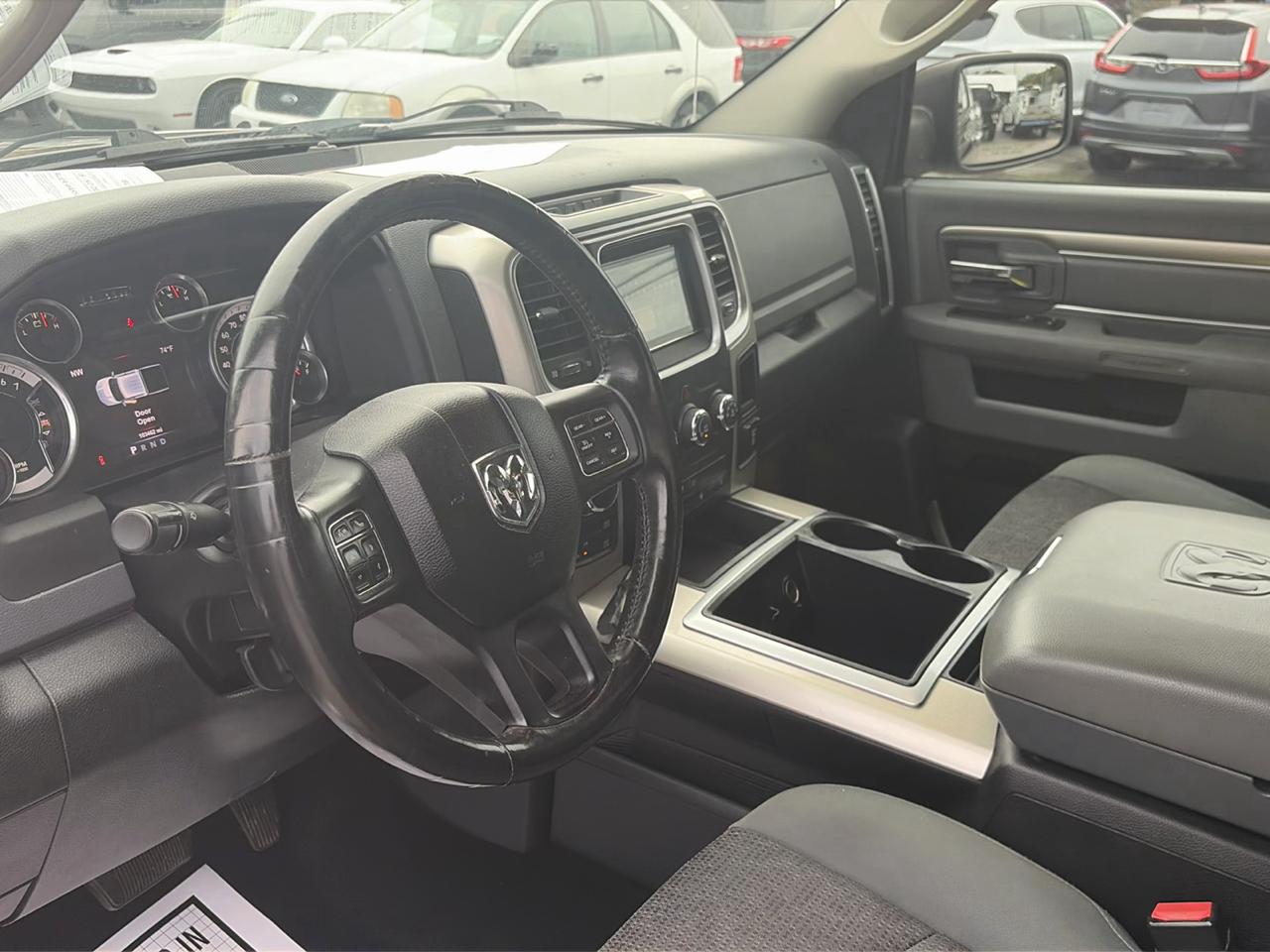 RAM 1500 4WD Crew Cab 140.5" Big Horn 2015