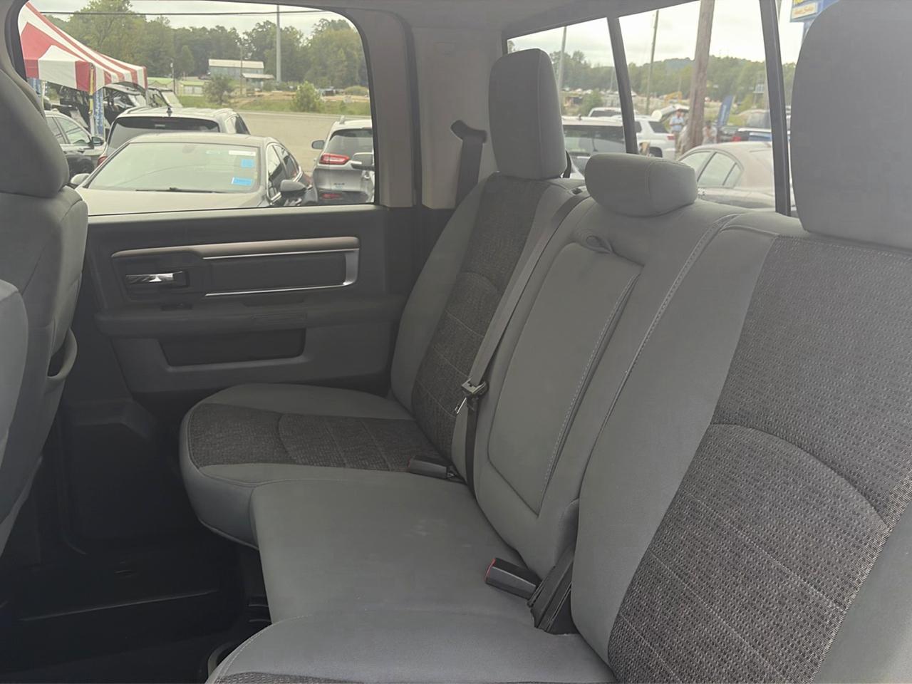 RAM 1500 4WD Crew Cab 140.5" Big Horn 2015
