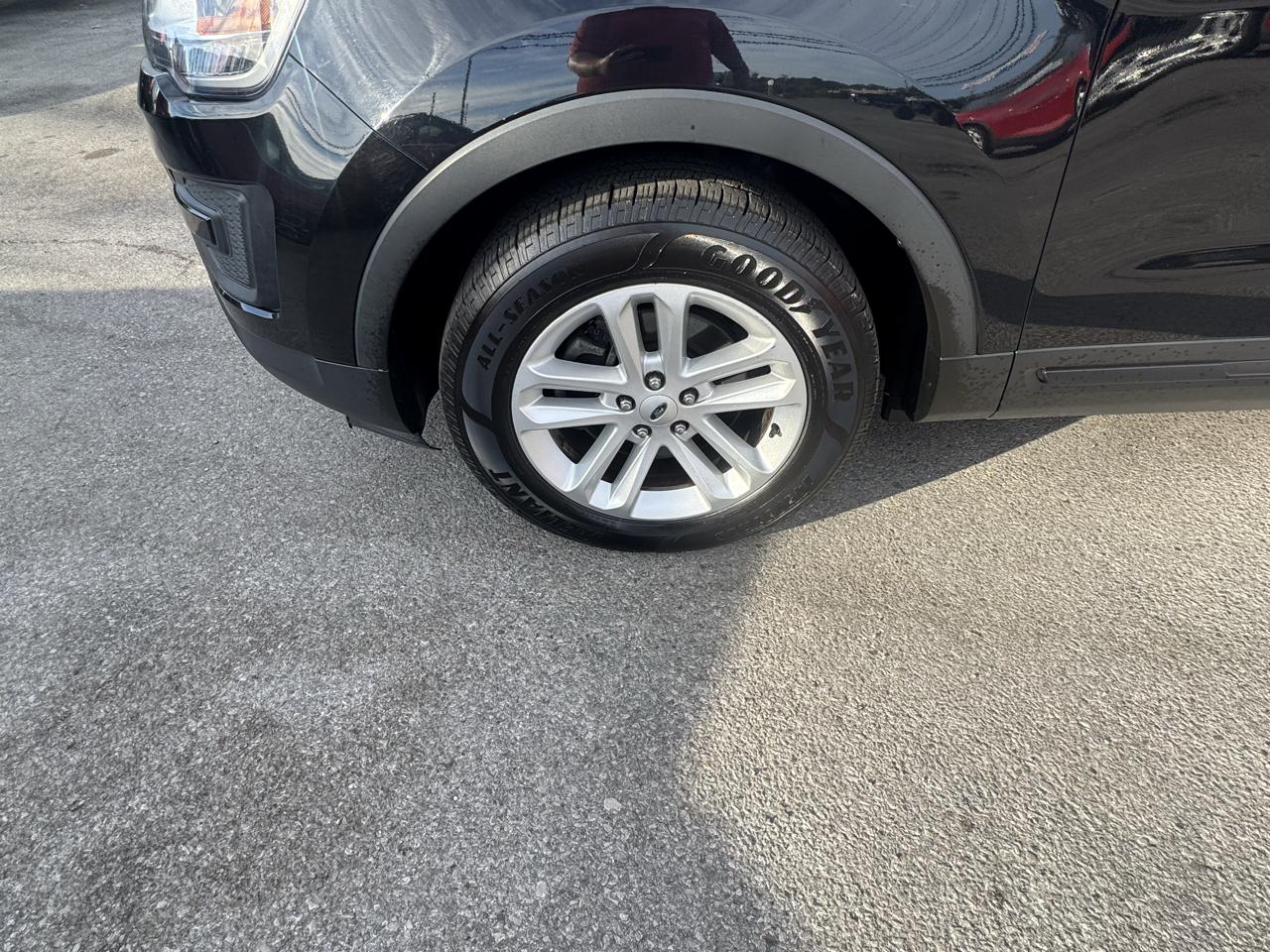 Ford Explorer Base FWD 2017