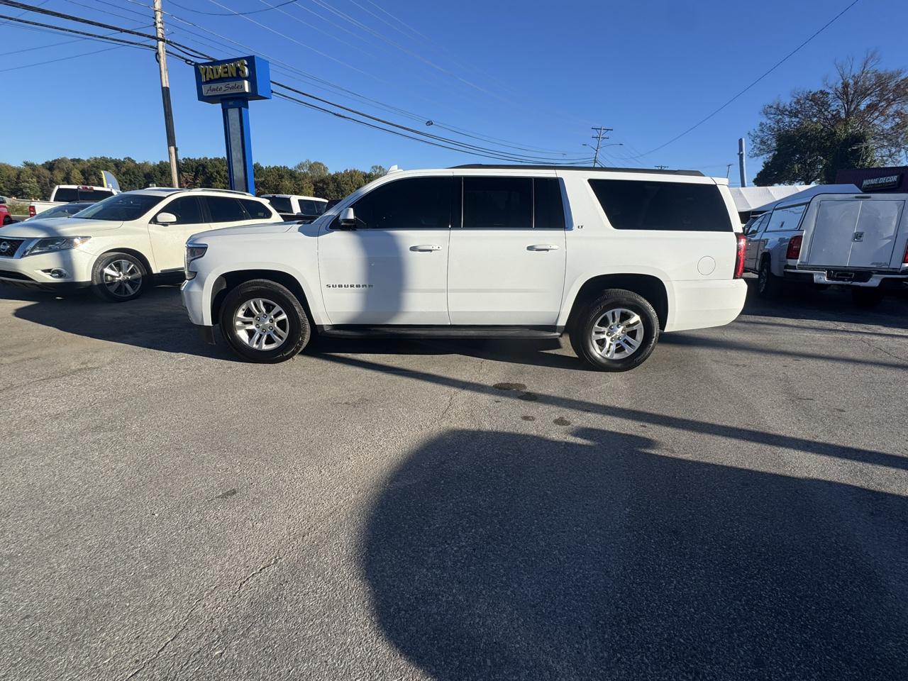 Chevrolet Suburban 4WD 4dr 1500 LT 2017