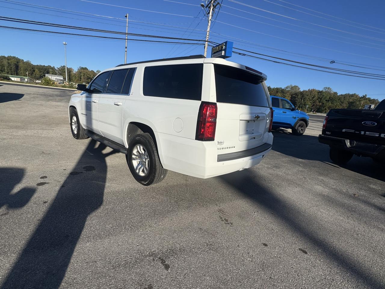 Chevrolet Suburban 4WD 4dr 1500 LT 2017