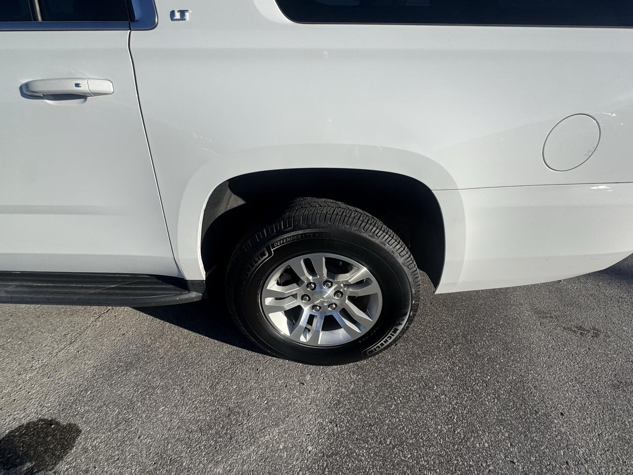 Chevrolet Suburban 4WD 4dr 1500 LT 2017