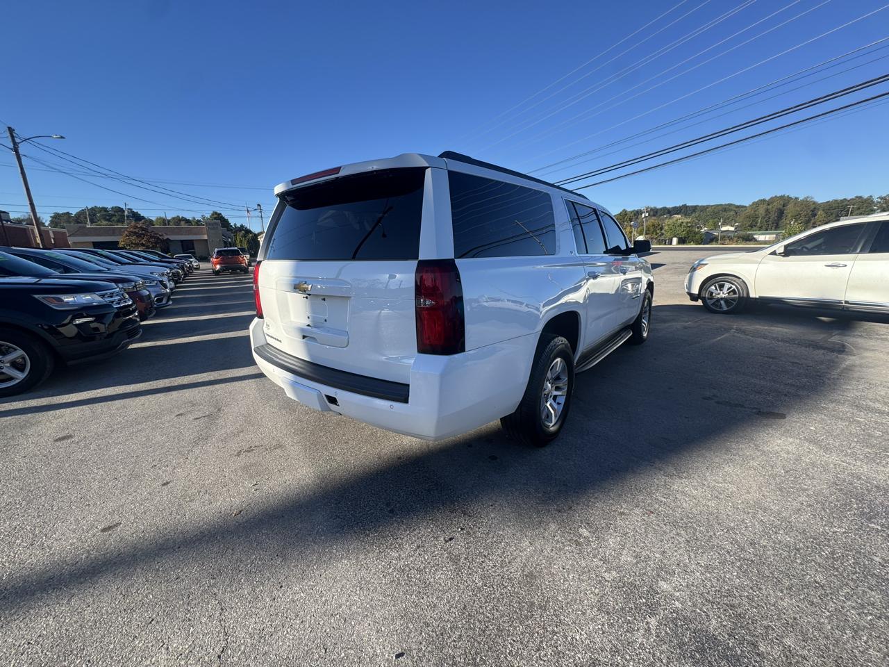 Chevrolet Suburban 4WD 4dr 1500 LT 2017