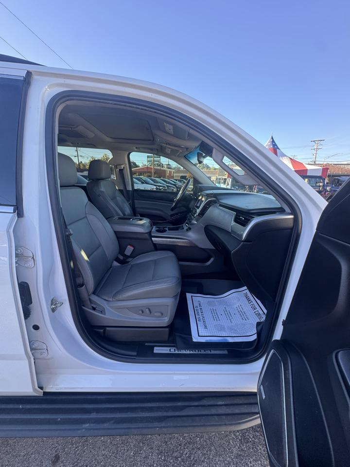 Chevrolet Suburban 4WD 4dr 1500 LT 2017
