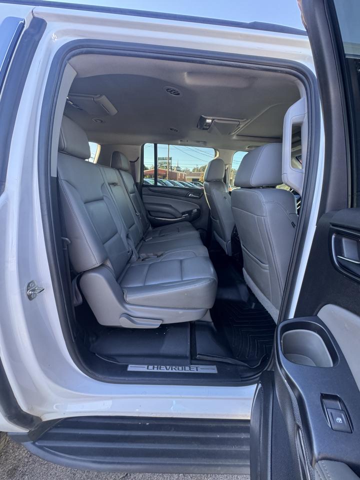 Chevrolet Suburban 4WD 4dr 1500 LT 2017