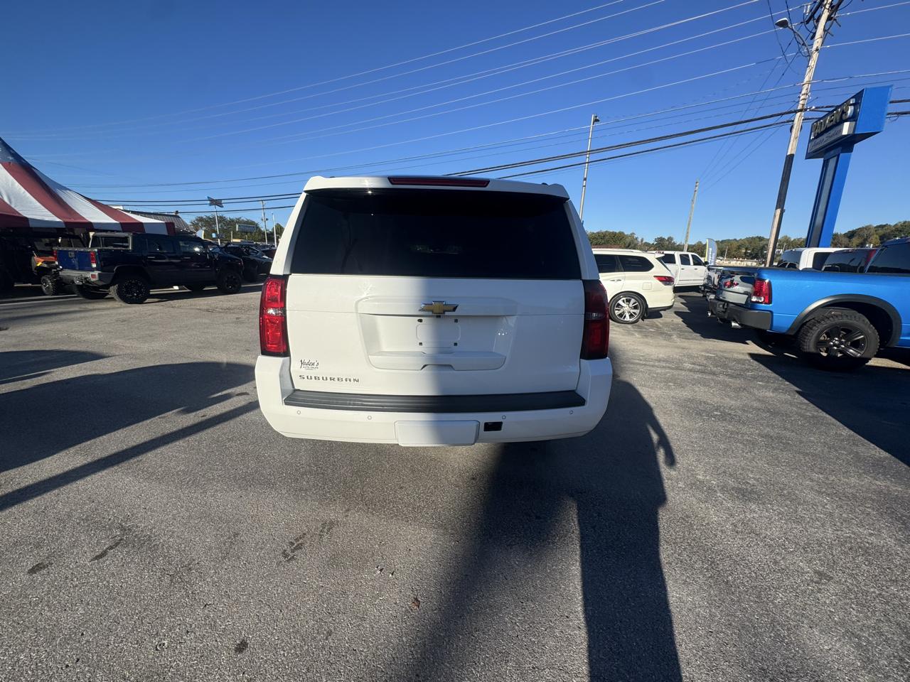 Chevrolet Suburban 4WD 4dr 1500 LT 2017
