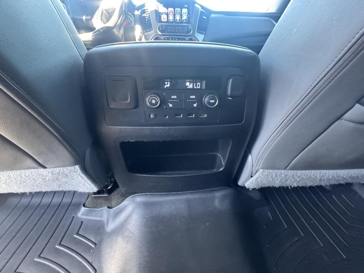Chevrolet Suburban 4WD 4dr 1500 LT 2017