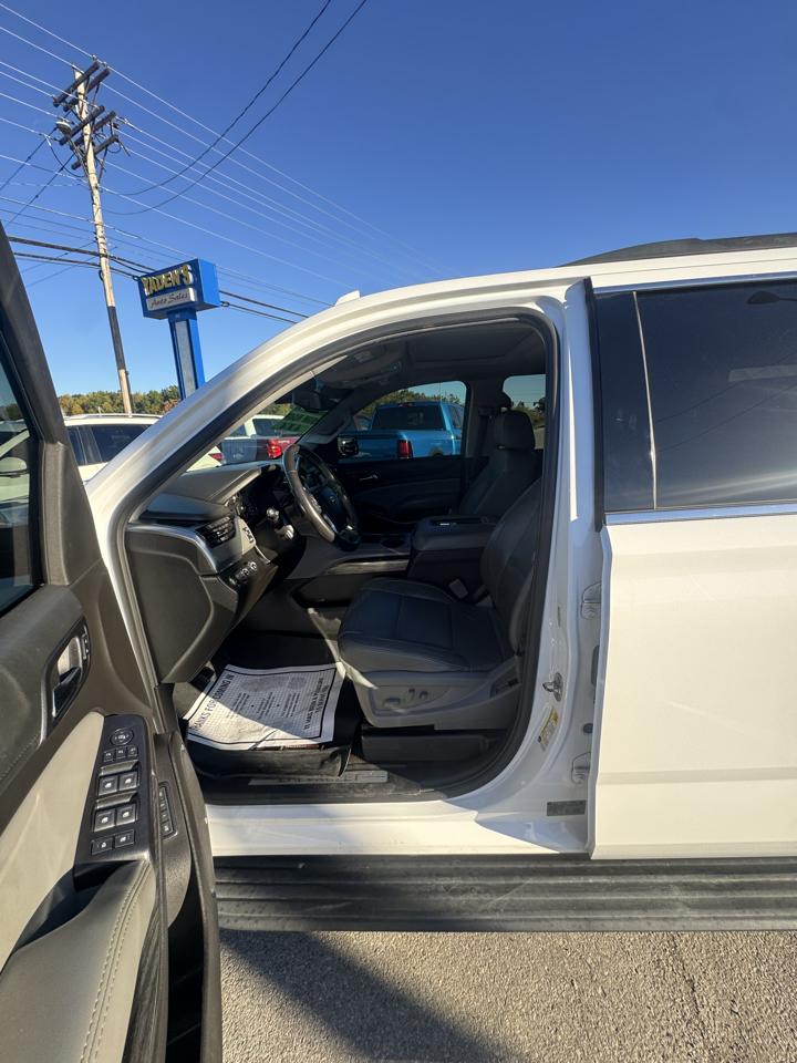 Chevrolet Suburban 4WD 4dr 1500 LT 2017