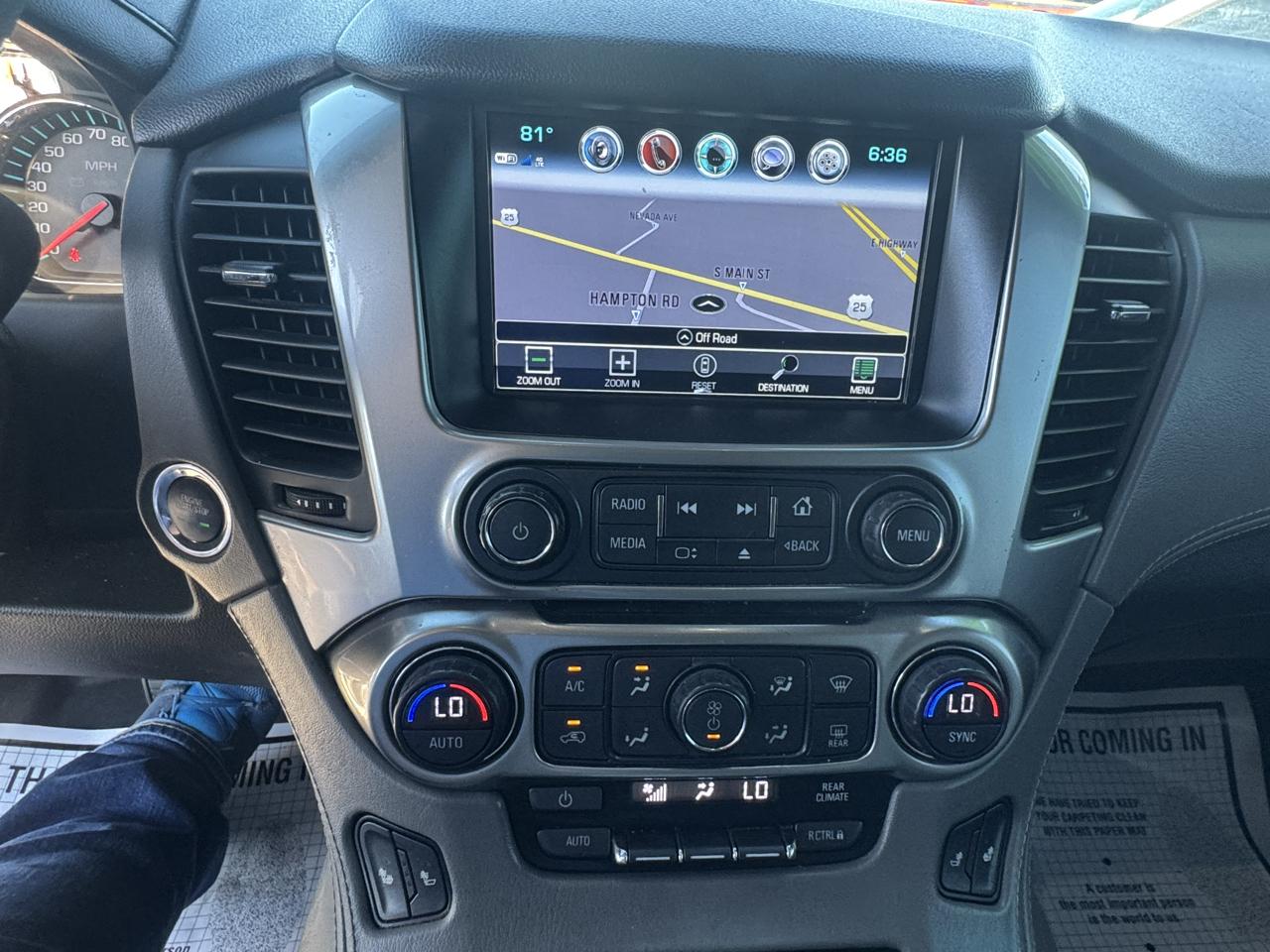 Chevrolet Suburban 4WD 4dr 1500 LT 2017