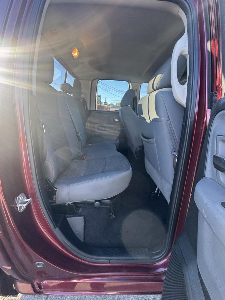 RAM 1500 Big Horn 4x4 Quad Cab 6'4" Box 2017