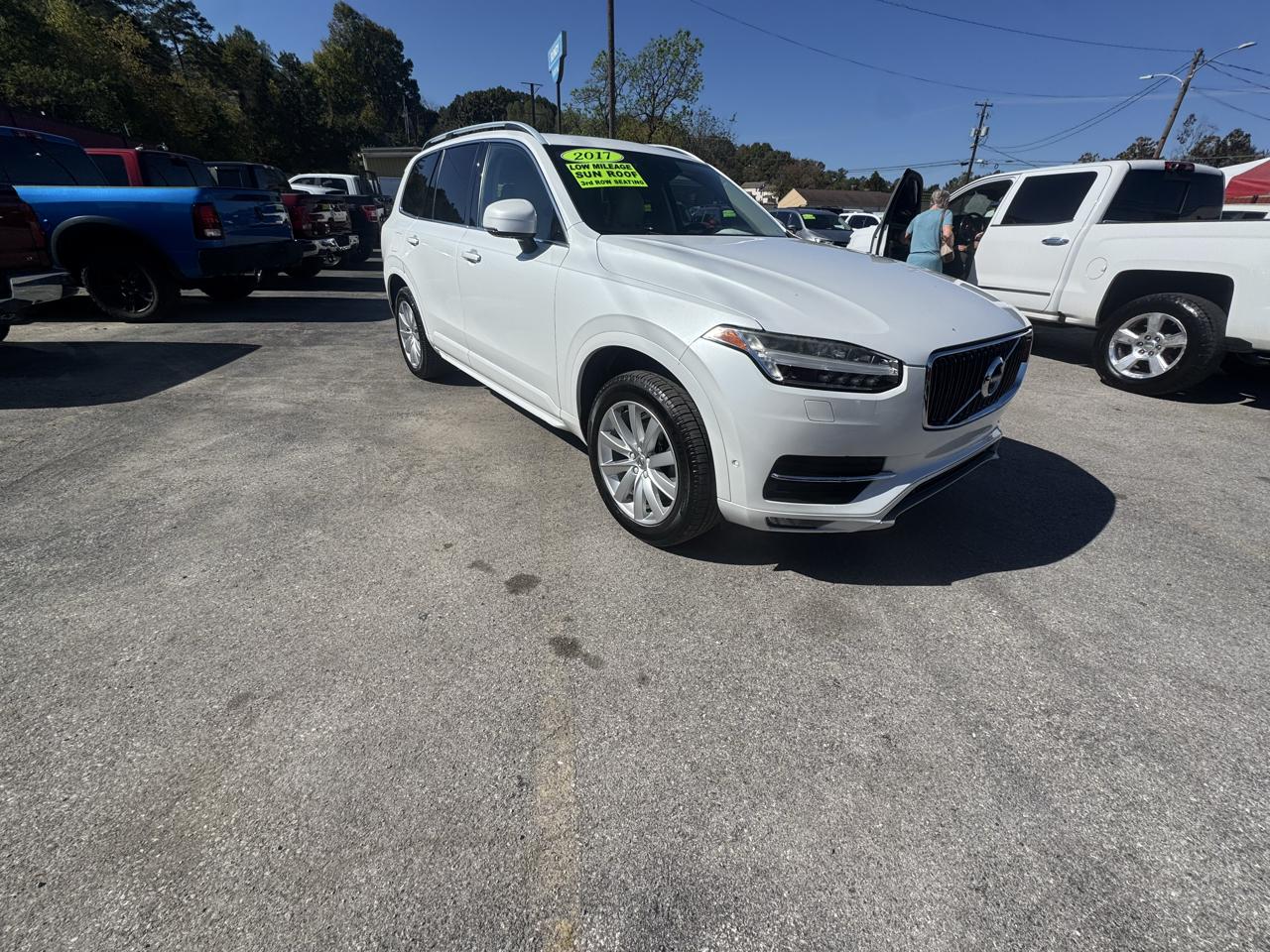 Volvo XC90 T6 AWD 7-Passenger Momentum 2017