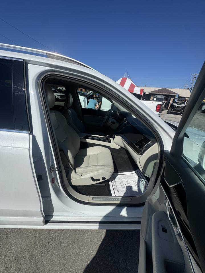 Volvo XC90 T6 AWD 7-Passenger Momentum 2017
