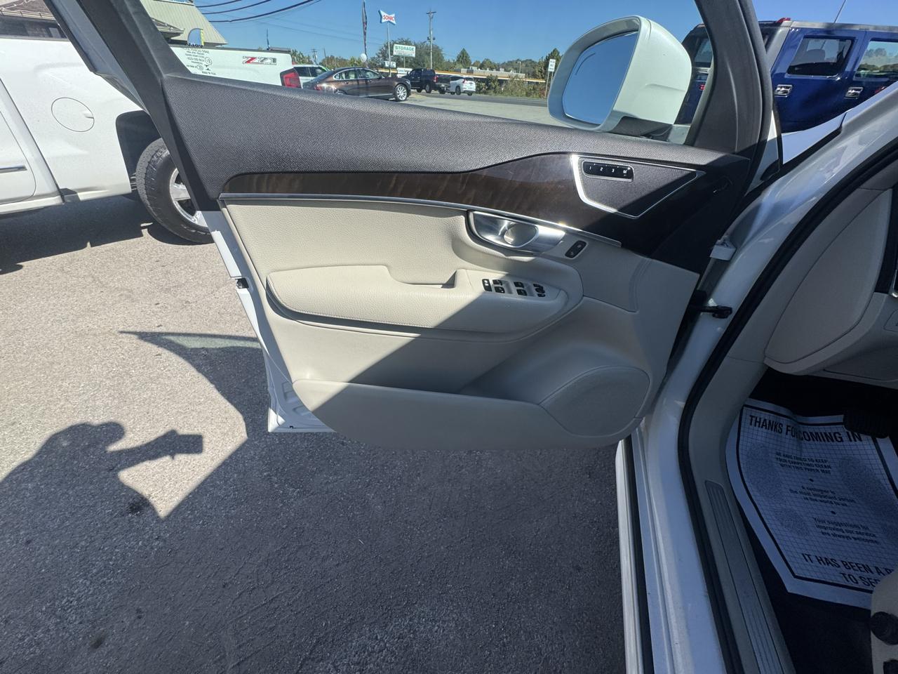 Volvo XC90 T6 AWD 7-Passenger Momentum 2017