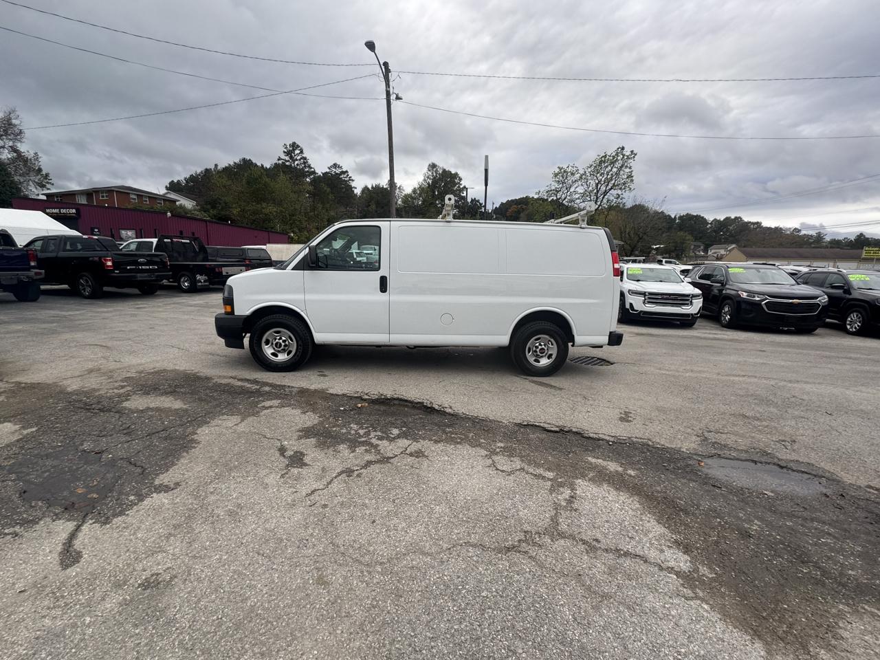 GMC Savana Cargo Van RWD 2500 135" 2019