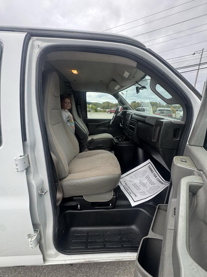 GMC Savana Cargo Van RWD 2500 135" 2019