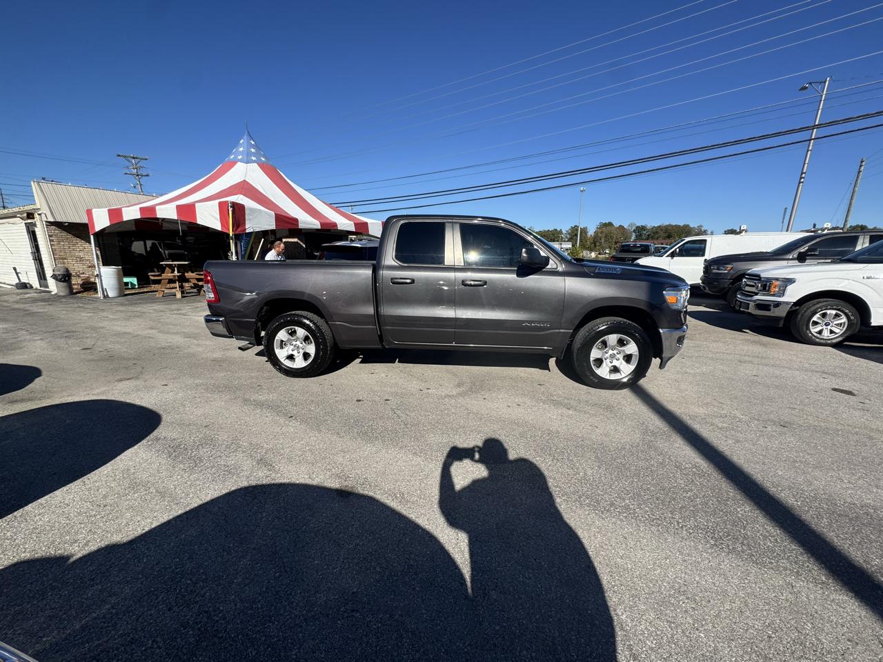 RAM 1500 Big Horn 4x4 Quad Cab 6'4" Box 2022