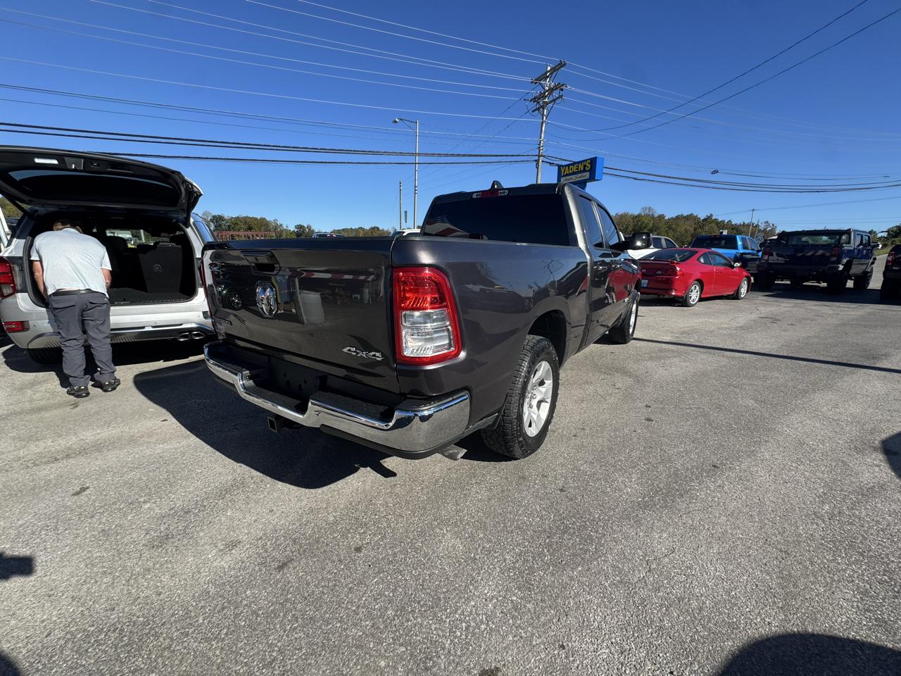 RAM 1500 Big Horn 4x4 Quad Cab 6'4" Box 2022