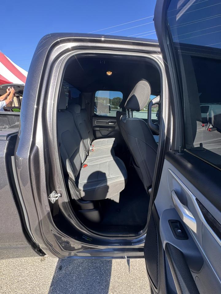 RAM 1500 Big Horn 4x4 Quad Cab 6'4" Box 2022