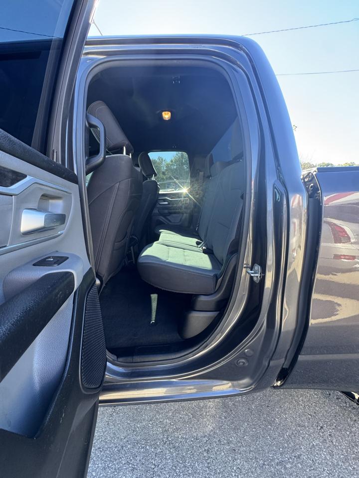 RAM 1500 Big Horn 4x4 Quad Cab 6'4" Box 2022