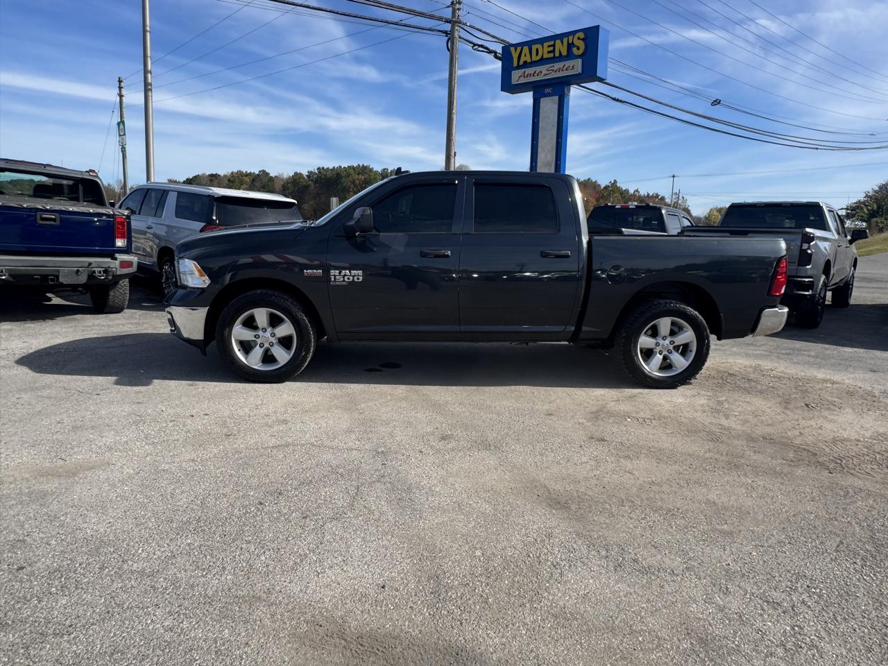 RAM 1500 Classic Tradesman 4x4 Crew Cab 5'7" Box 2021